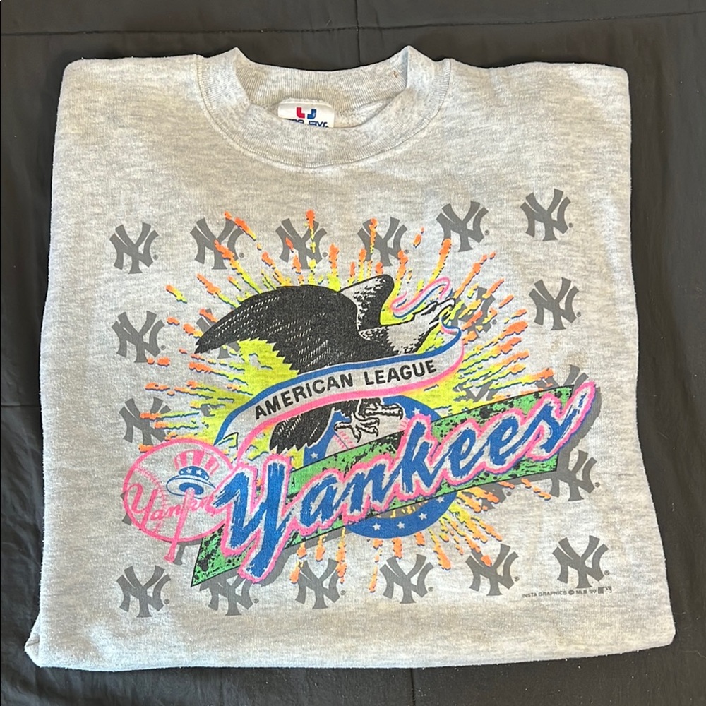 Gray Yankees Graphic Sweatshirt